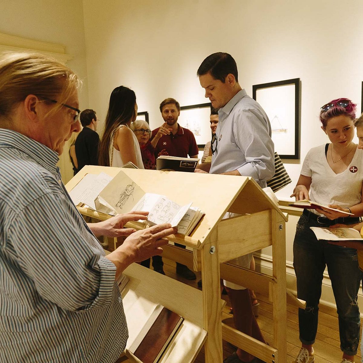 Urban Sketchers Opening guestslookingatthesketchbooks